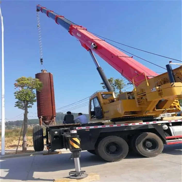 华安县吊车租赁作业时的保养和维护