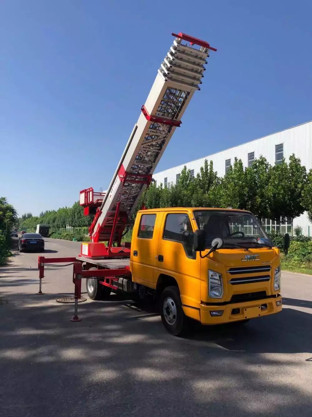 华安县附近的云梯车出租服务：轻松解决高空作业需求